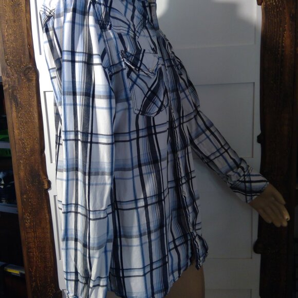 BKE Men's Long Sleeve Button-Up Blue and White Plaid Shirt (Size Medium) - Picture 4 of 10